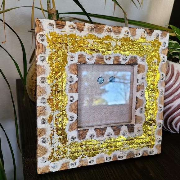 Azzure Home Gold-Flaked Square Wooden Photo Frame - Picture 3 of 8